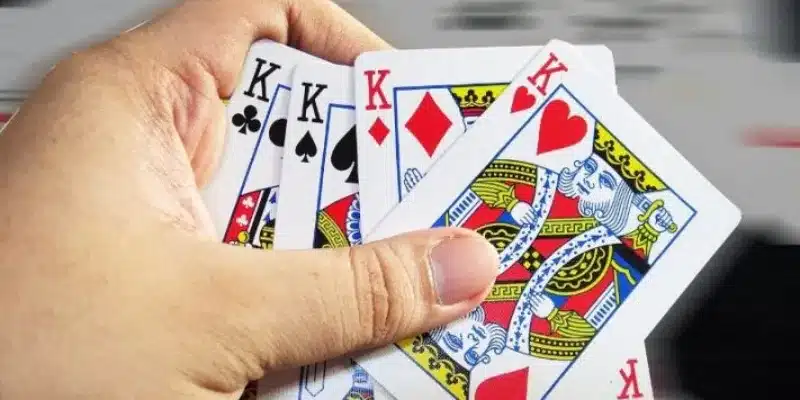 Mẹo tận dụng lá 2 và tứ quý để đảo thế trận